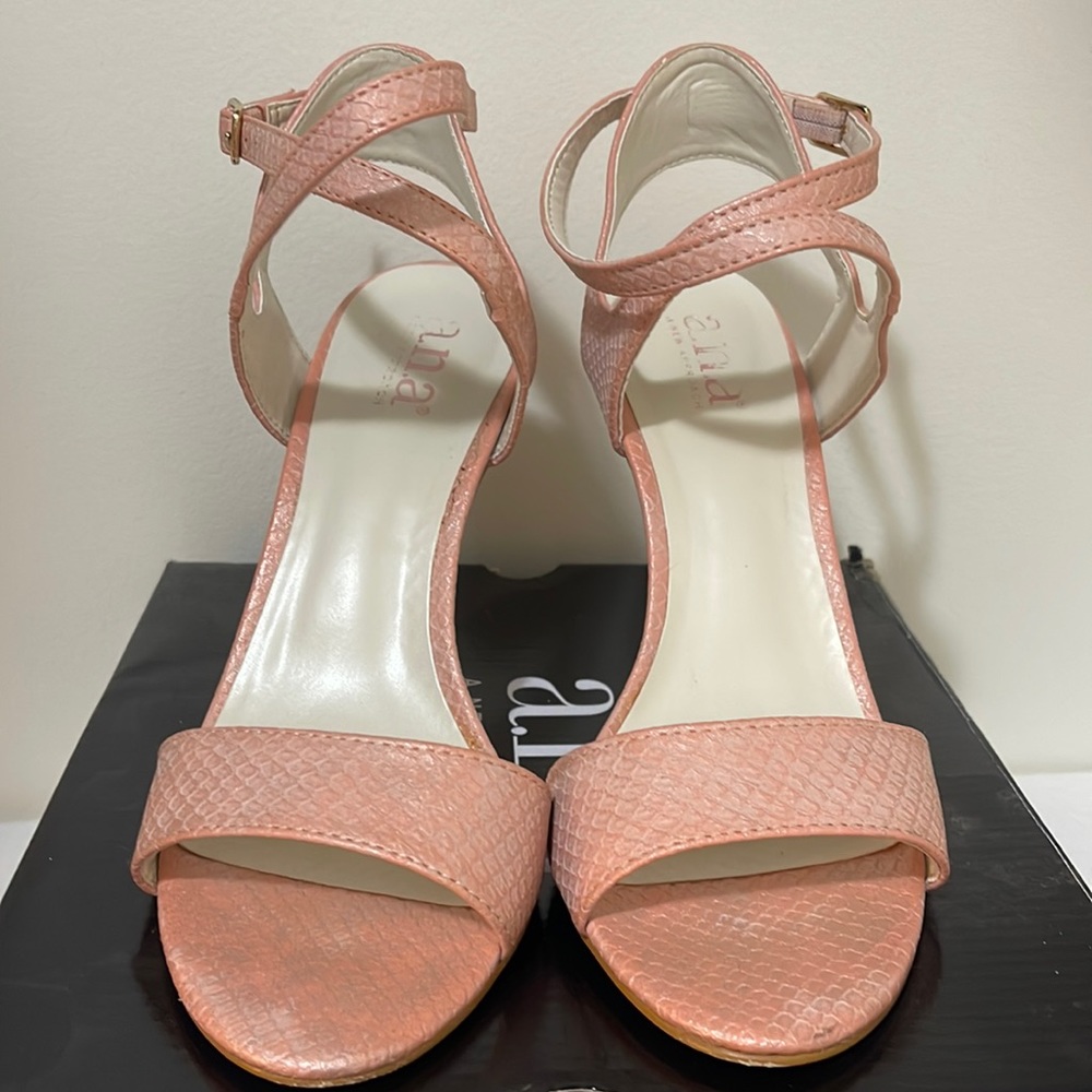 Ana Hollie Sandal